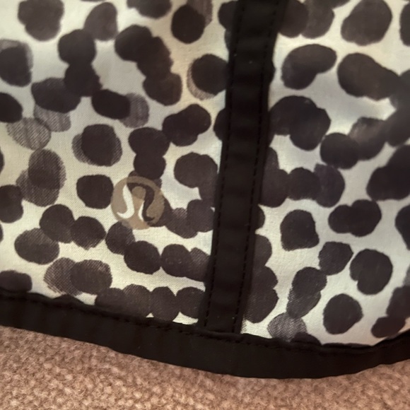 Lululemon size 4 speed ups, blue and black polkadot not sold anymore - Picture 3 of 4